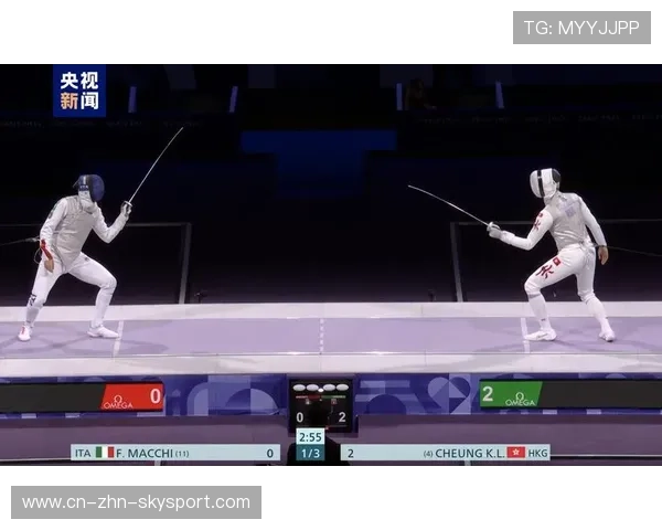 击剑选手闪击一剑制胜，速度肉眼跟不上